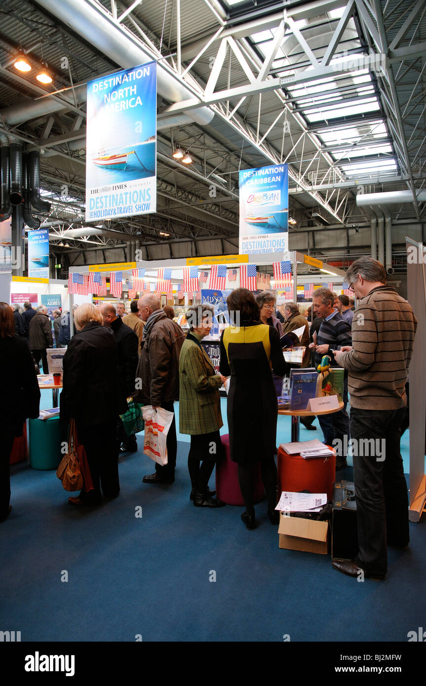 Kunden, die Ferien Destinationen der Urlaubsreisen & Show im NEC Birmingham England nahe an den Nordamerika-St auswählen Stockfoto