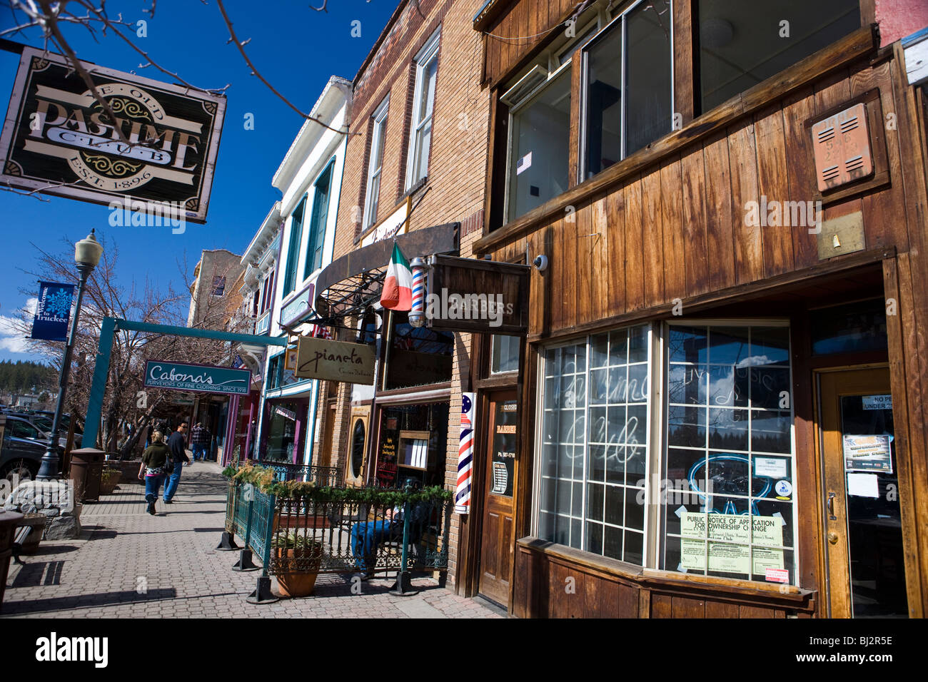 Blick auf Geschäfte in der historischen Innenstadt von Truckee, Kalifornien, Vereinigte Staaten von Amerika Stockfoto