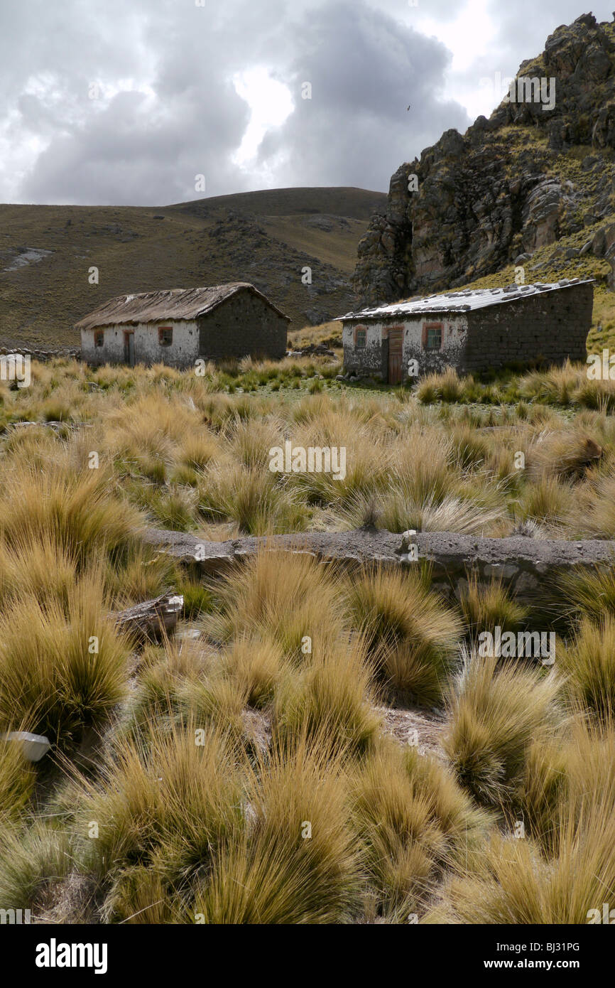 PERU-Exkursion nach Condoraque, verschmutzten Fluss und Gemeinschaft betroffen zu besuchen. Der Gemeinschaft auf Condoraque und Landschaft. Stockfoto