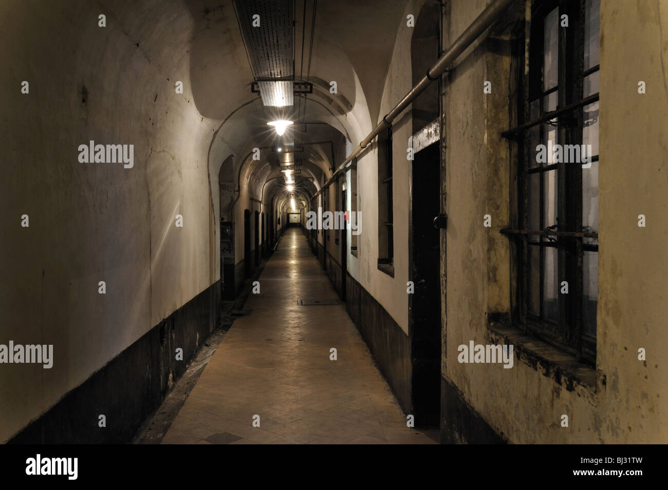Passage / Korridor in Fort Breendonk, einem zweiten Weltkrieg zwei Konzentrationslager in Belgien Stockfoto