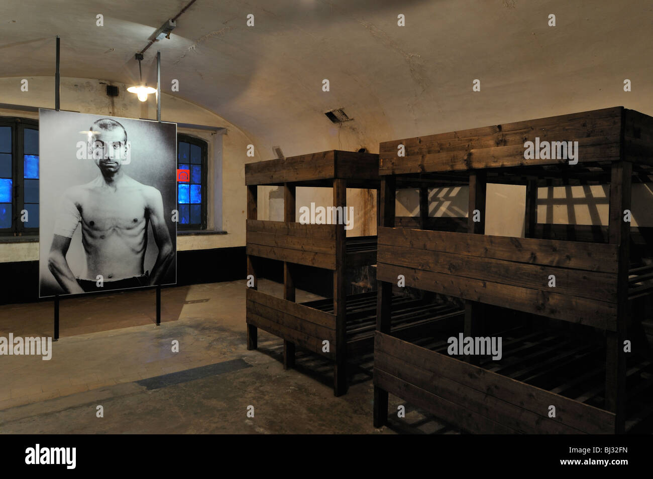 Bild von Gefangenen und Etagenbetten in Baracke Zimmer in Fort Breendonk, zweiten Weltkrieg zwei Konzentrationslager in Belgien Stockfoto