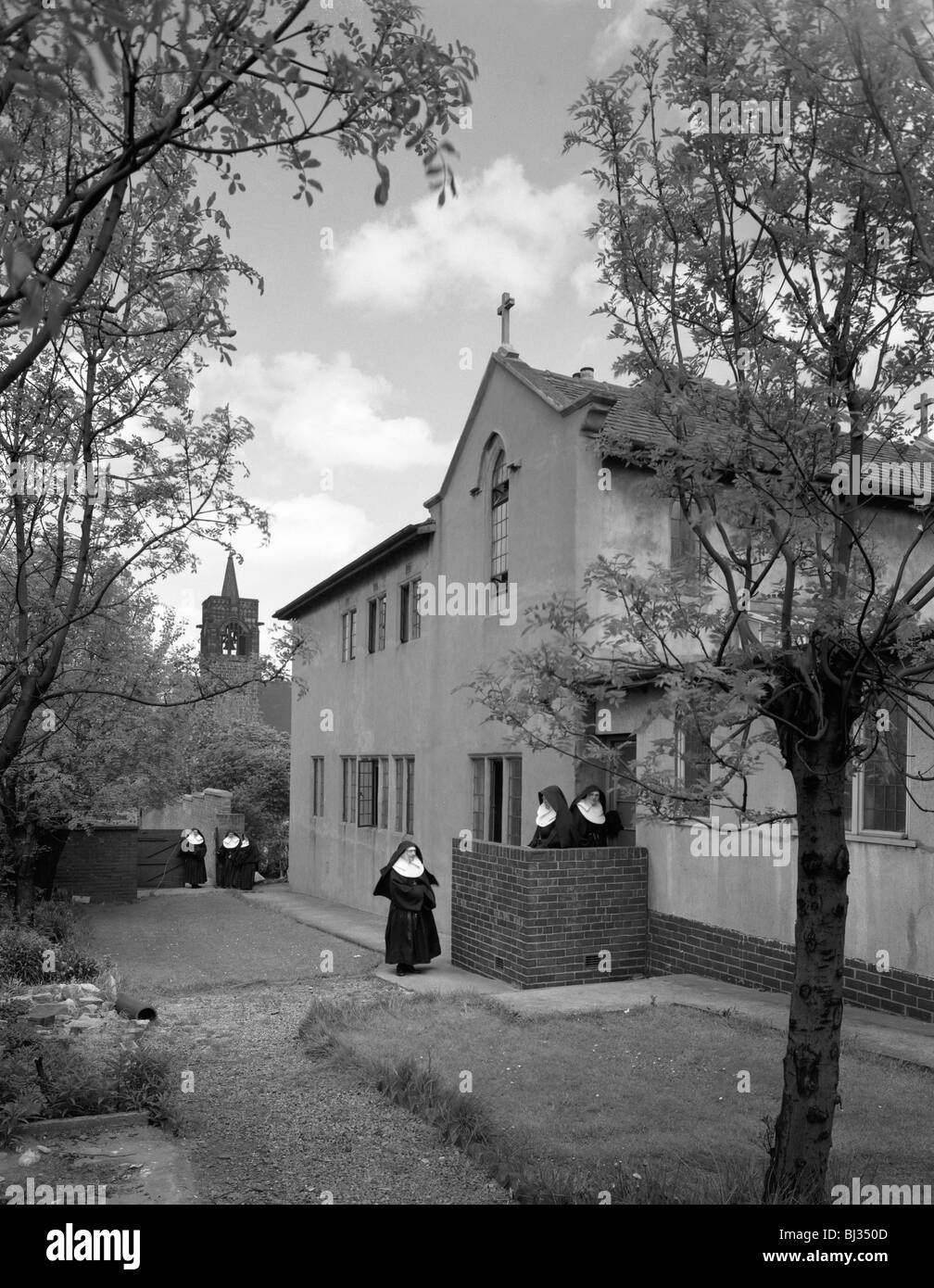 Sisters of Mercy-Kloster, Denaby Main, South Yorkshire, 1961. Künstler: Michael Walters Stockfoto