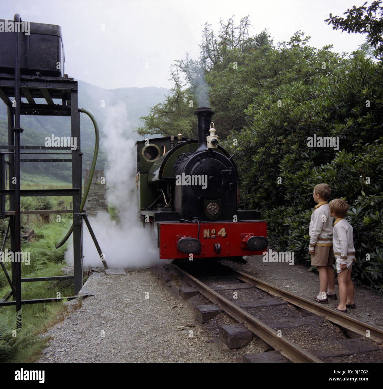 Nummer 4 Motor an die Dolgoch fällt Halt auf der Talyllyn Railway, Snowdonia, Wales, 1969. Künstler: Michael Walters Stockfoto
