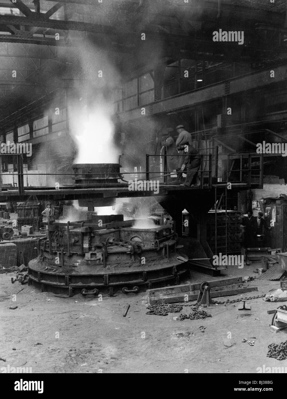 Gießen ein Pole Magnet, Edgar Allen Steel Co, Sheffield, South Yorkshire, 1963. Künstler: Michael Walters Stockfoto