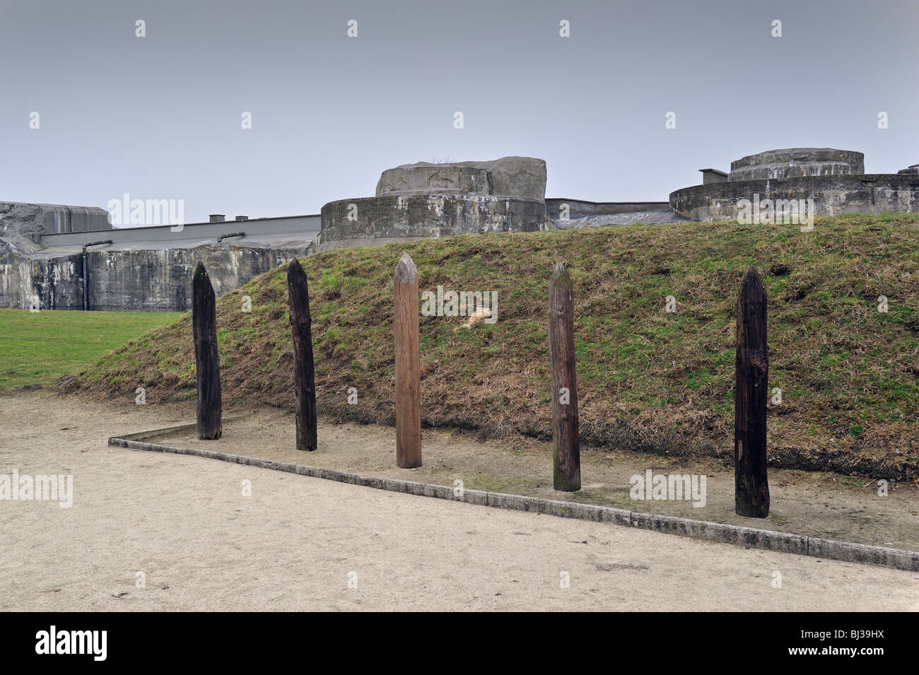 Holzstangen für Ausführung von politischen Gefangenen in Fort Breendonk, zweiten Weltkrieg zwei Konzentrationslager in Belgien Stockfoto