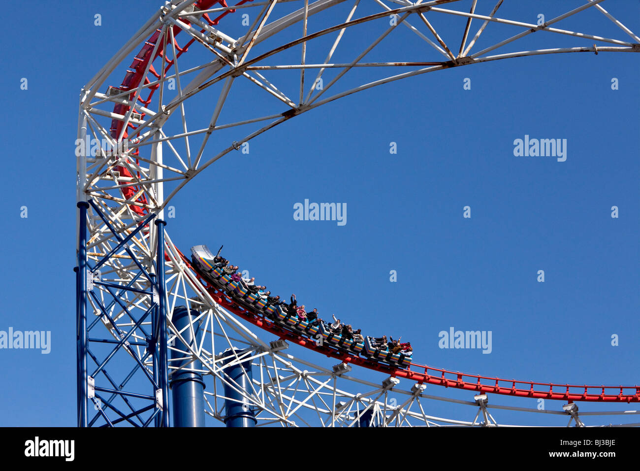 Big Dipper in Blackpool Pleasure Beach wie sehen von der Promenade fahren Stockfoto