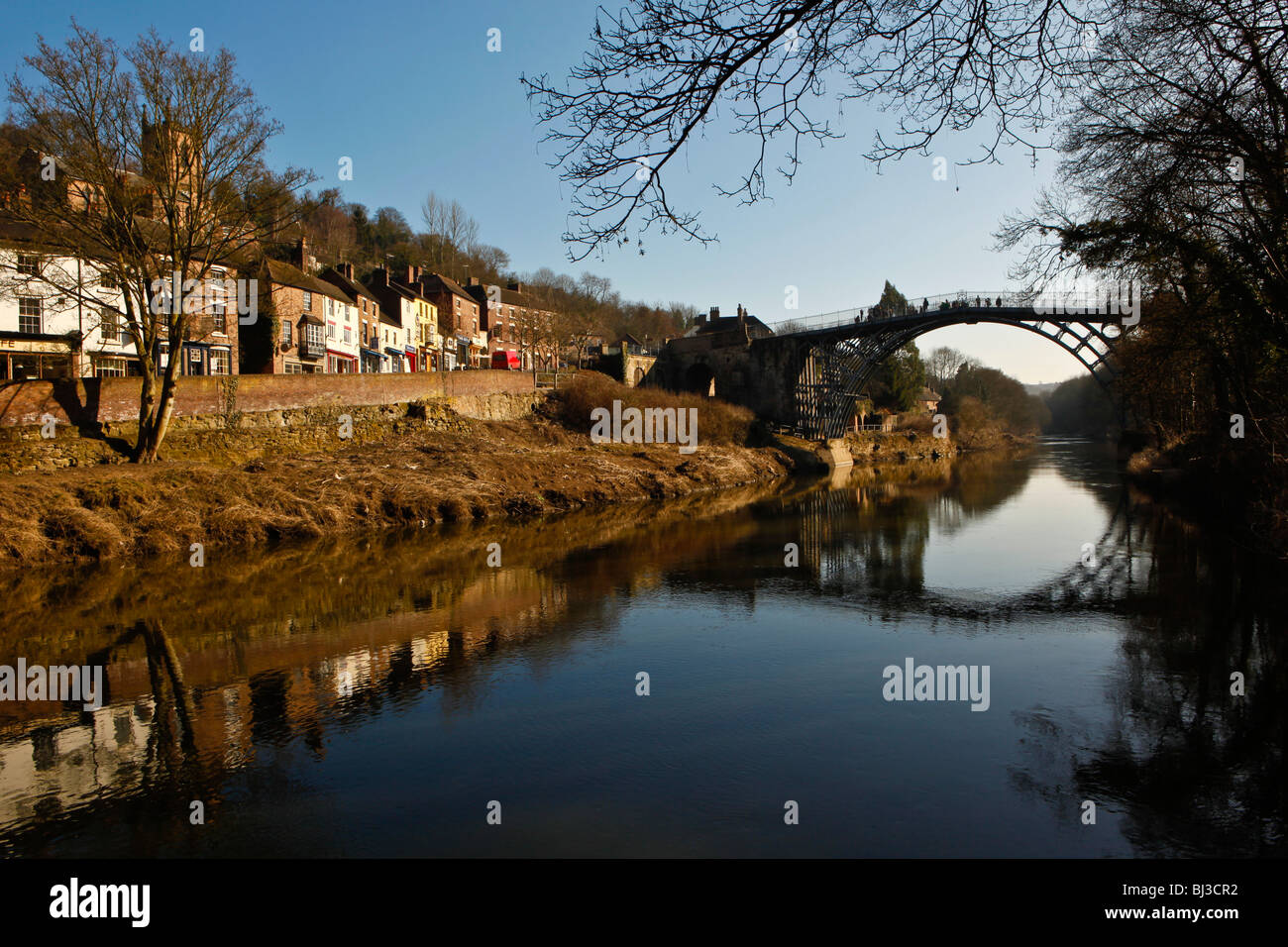 Die Ironbridge in Ironbridge Gorge, Telford, Shropshire, England. Anerkannt als die Wiege der industriellen Revolution. Stockfoto