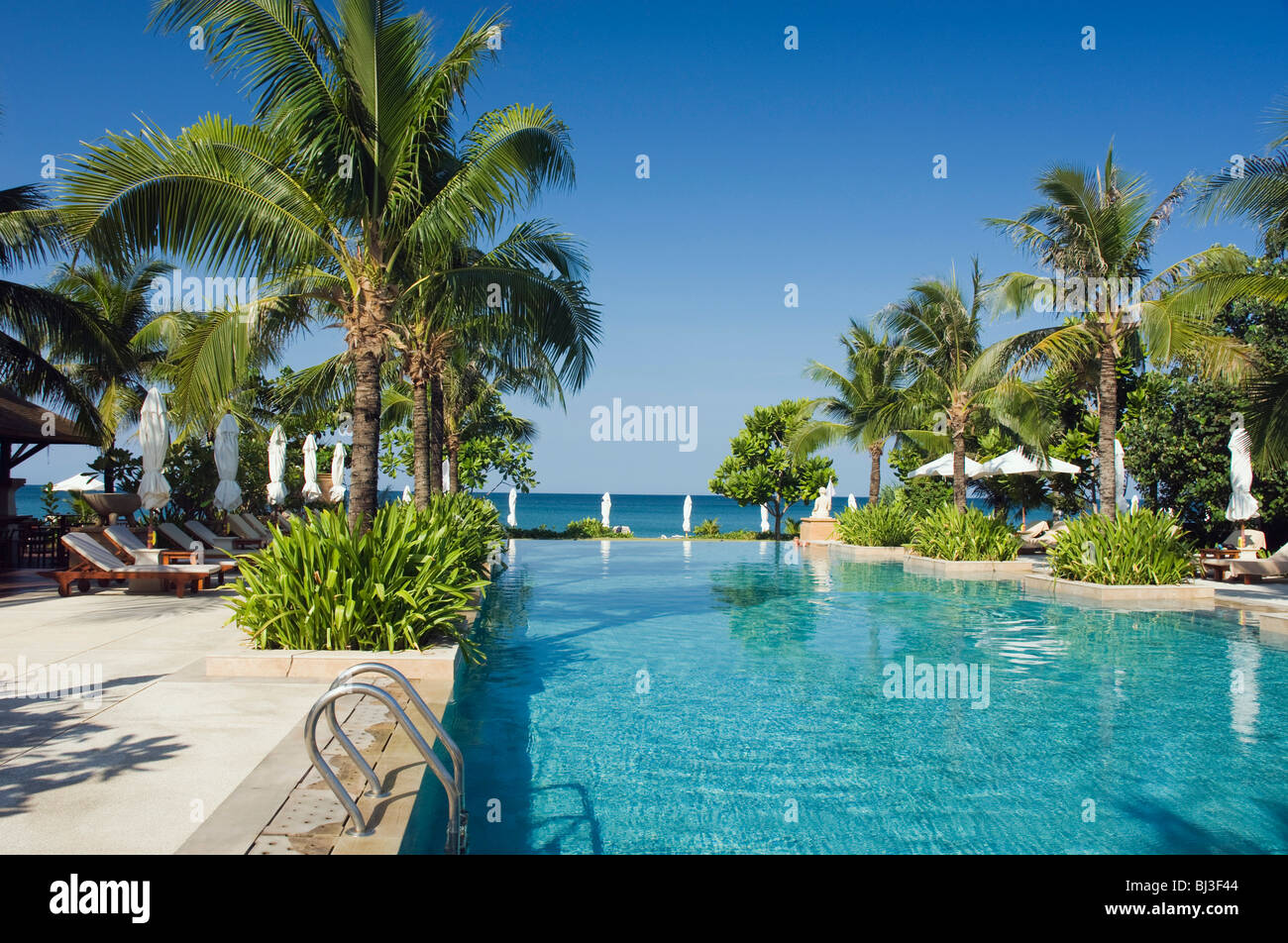 Pool, Luxus-Hotel Layana Resort, Long Beach oder Phra Ae Beach, Ko Lanta oder Insel Koh Lanta, Krabi, Thailand, Asien Stockfoto