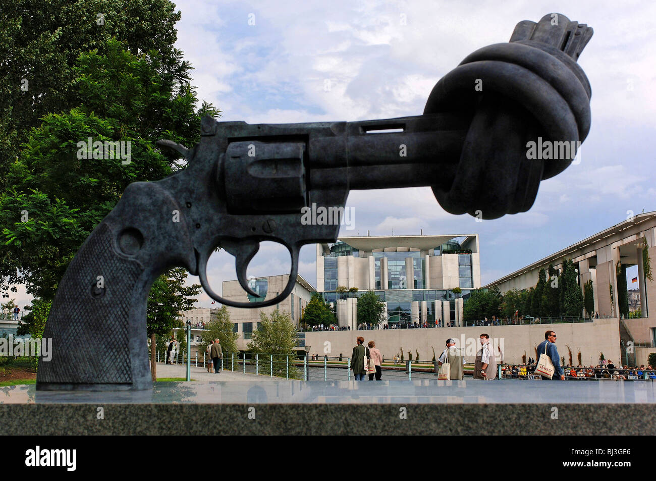 Skulptur-nicht Gewalt-von Carl Frederik Reuterswaerd, Berlin, Deutschland Stockfoto