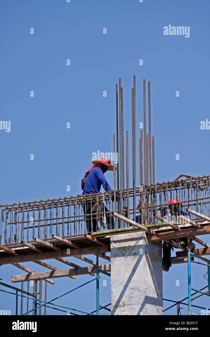 Thai Bau Arbeiter, Stahl Fixierer auf einen Bau Website, Thailand, Asien Stockfoto