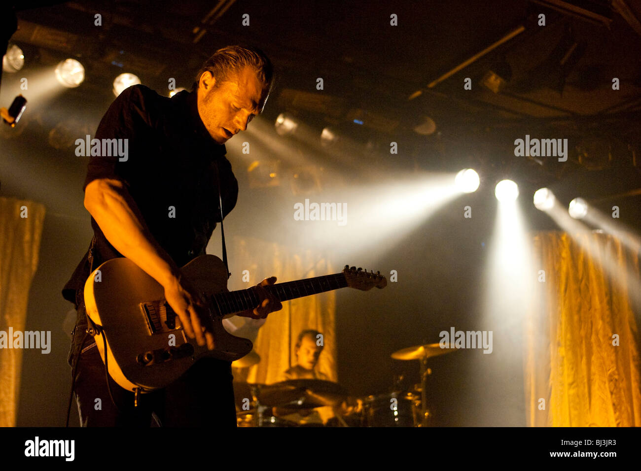 Niels Kristian Bærentzen, Gitarrist der dänischen Pop-Rock-Band Grand Avenue live am Schueuer Ort, Luzern, Schweiz Stockfoto