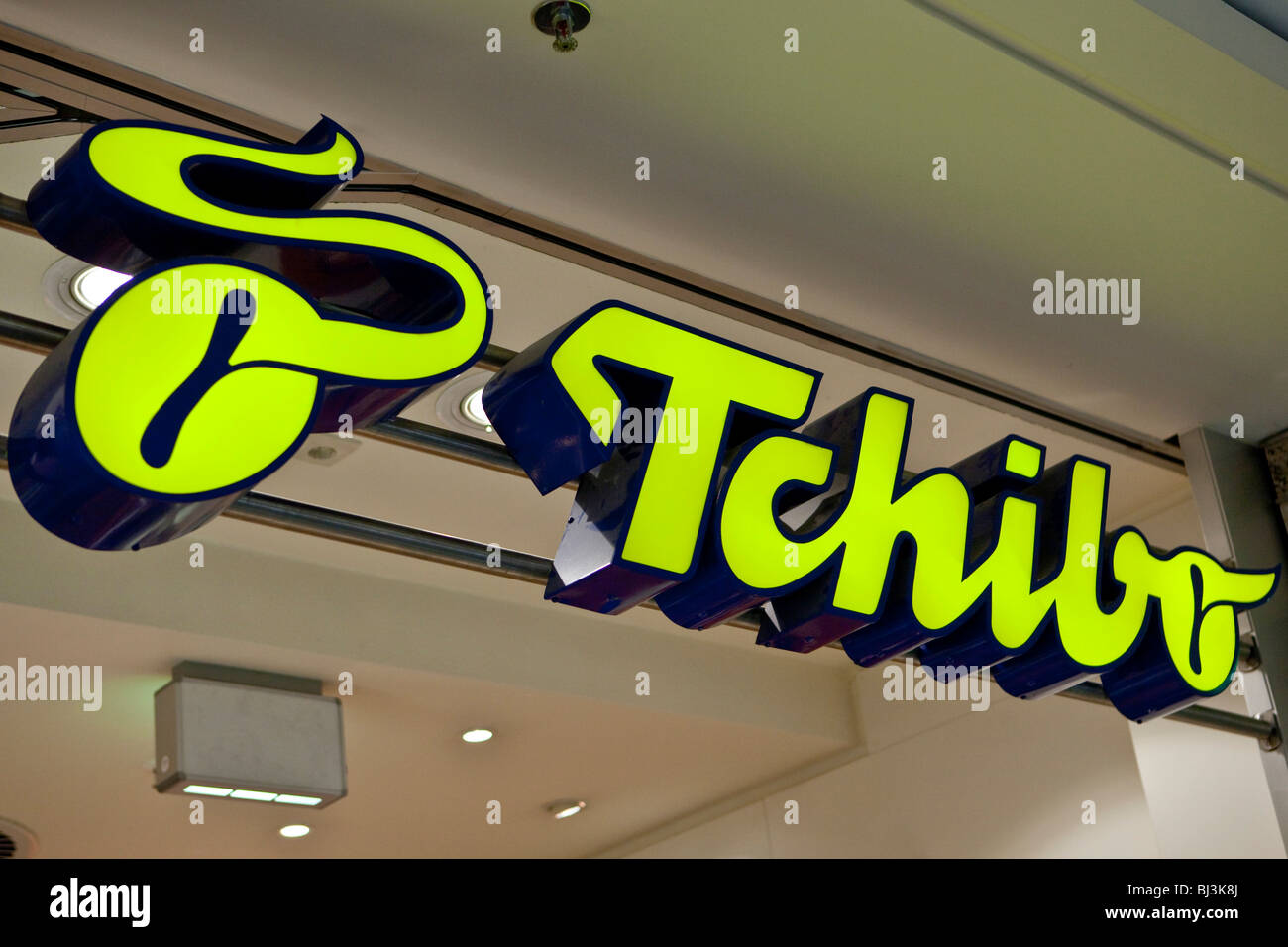 Schriftzug, Logo der Firma Tchibo Stockfotografie - Alamy