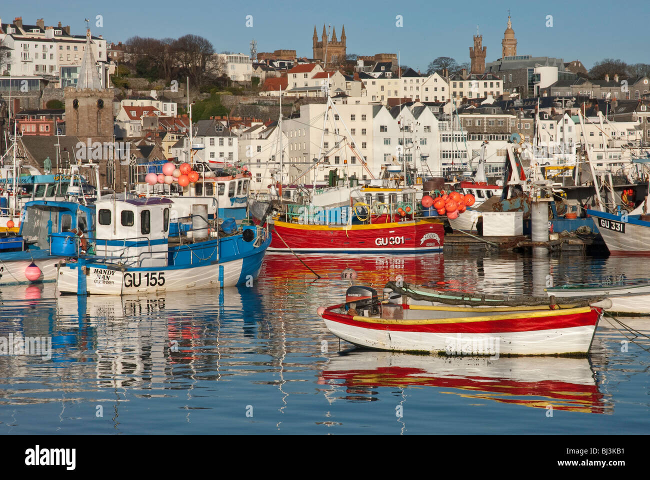 Angelboote/Fischerboote im Hafen von St Peter Port, Guernsey. Stockfoto