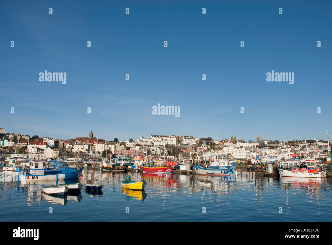 Angelboote/Fischerboote im Hafen von St Peter Port, Guernsey. Stockfoto