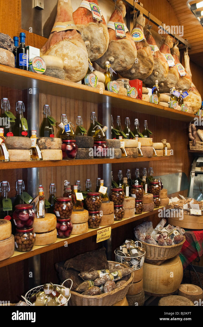 Lucca Shop Stockfotos Und Bilder Kaufen Alamy