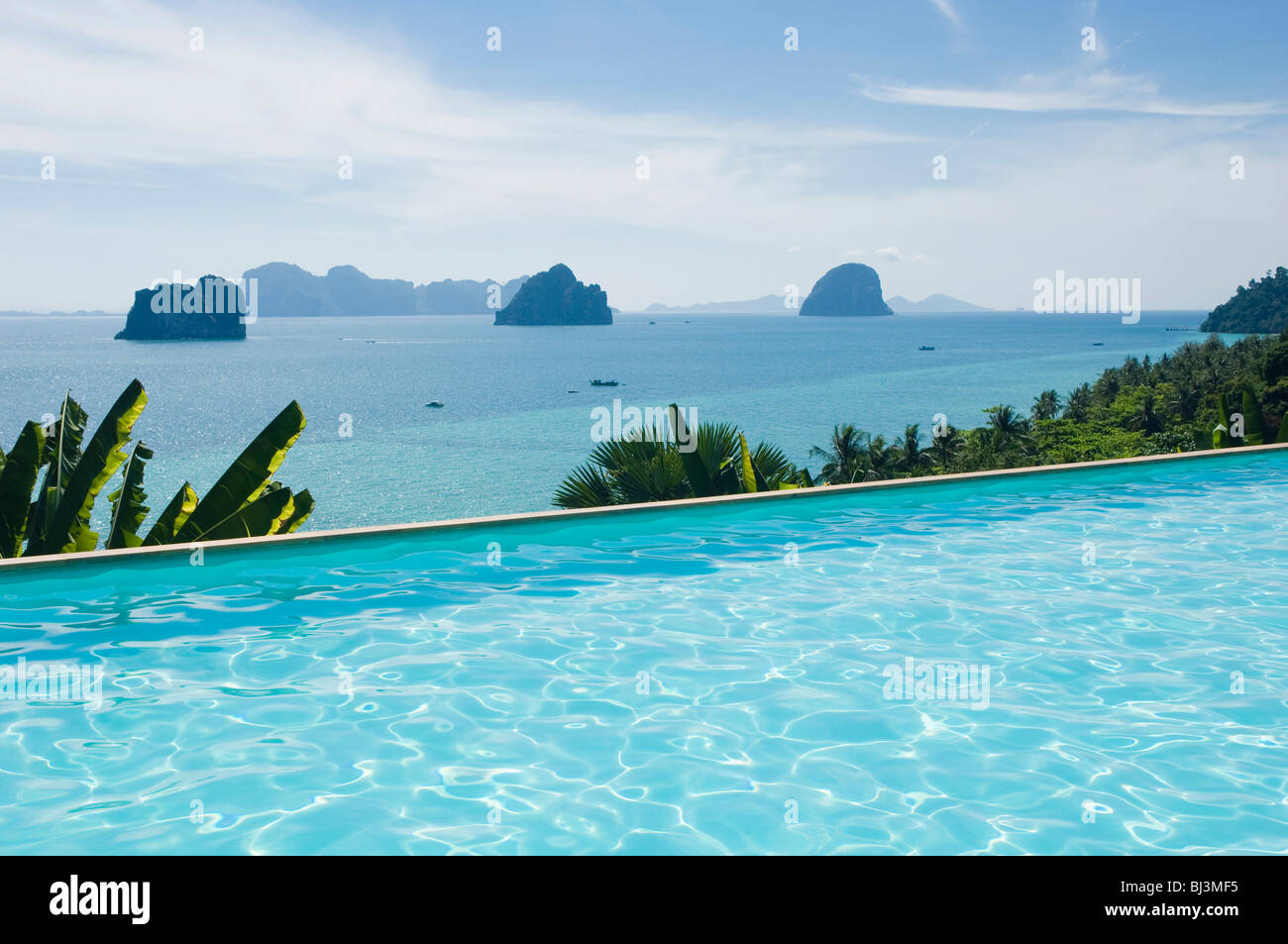 Blick über die Andaman Sea, Pool von Chateau Hill Resort, Ko Hai oder Koh Ngai Insel, Trang, Thailand, Asien Stockfoto