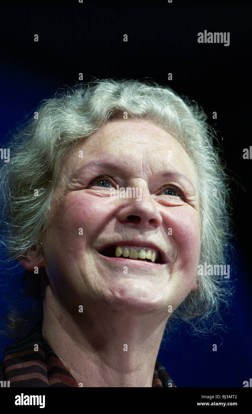 Dame Gillian Bier DBE, britischer Literaturkritiker abgebildet bei Hay Festival 2002 Stockfoto