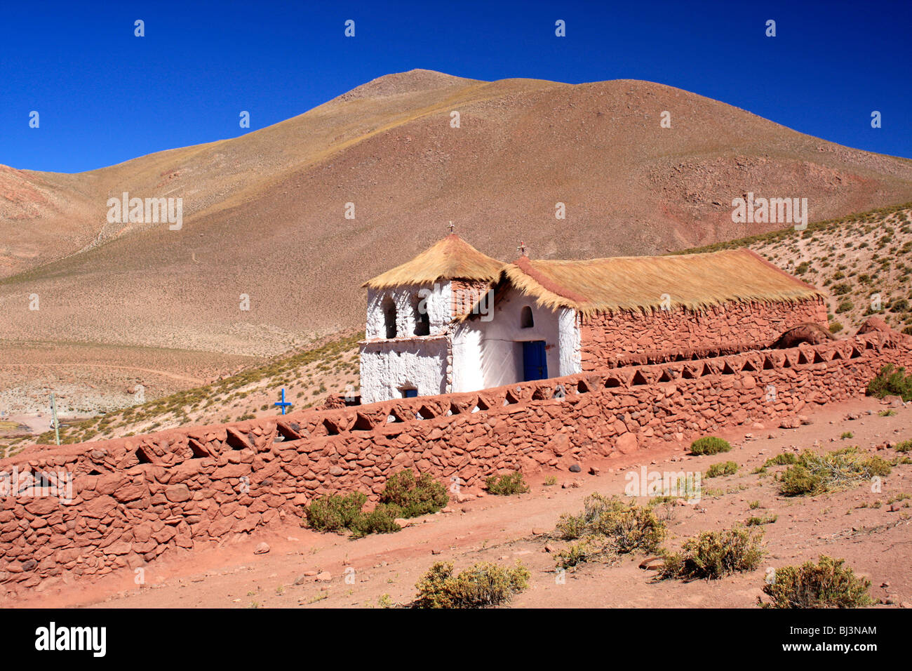 Adobe-Kirche in Machuca, Altiplano, Chile Stockfoto