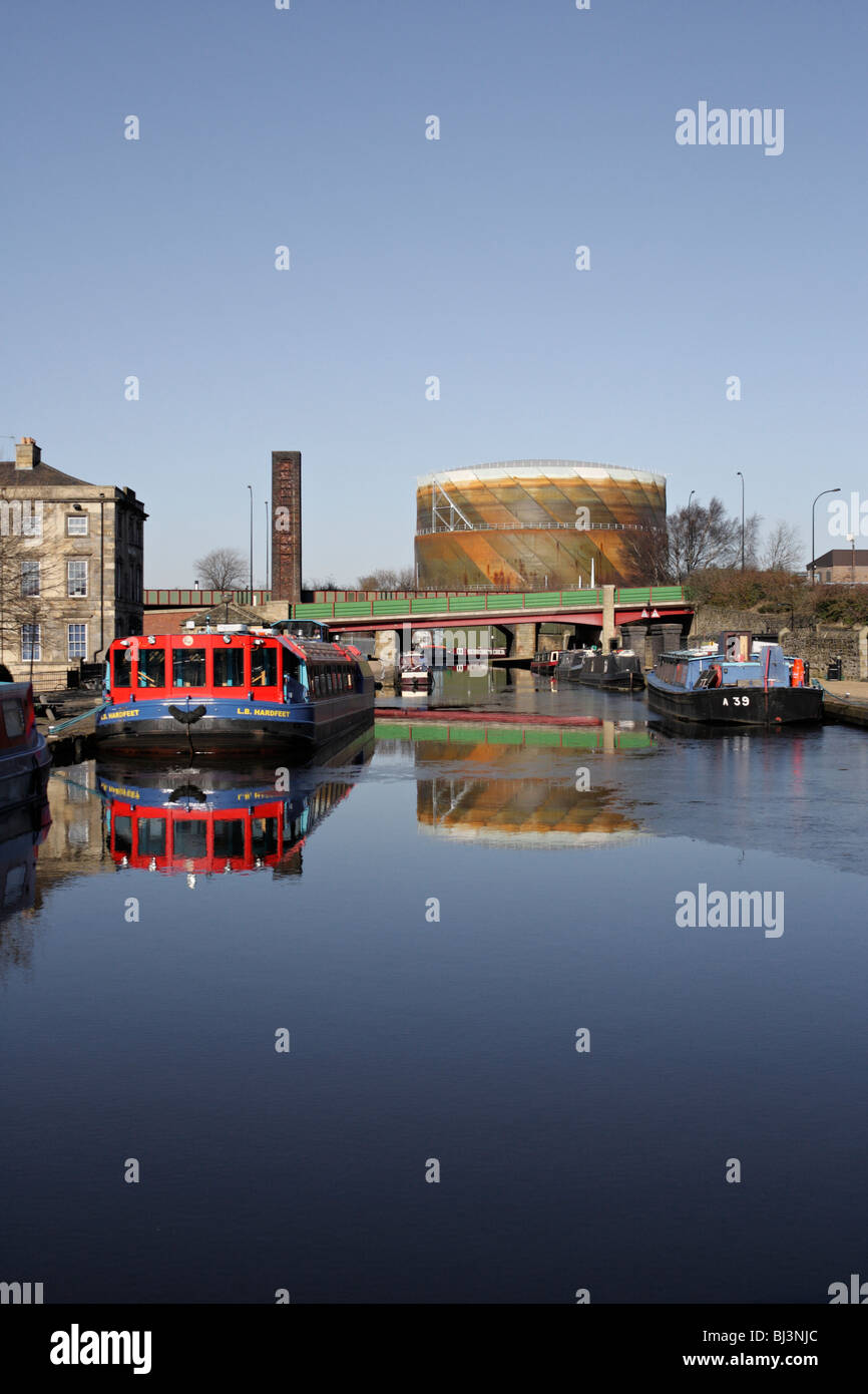 Schmalboote, die am Victoria Quay, Sheffield England, Großbritannien, ankern Stockfoto