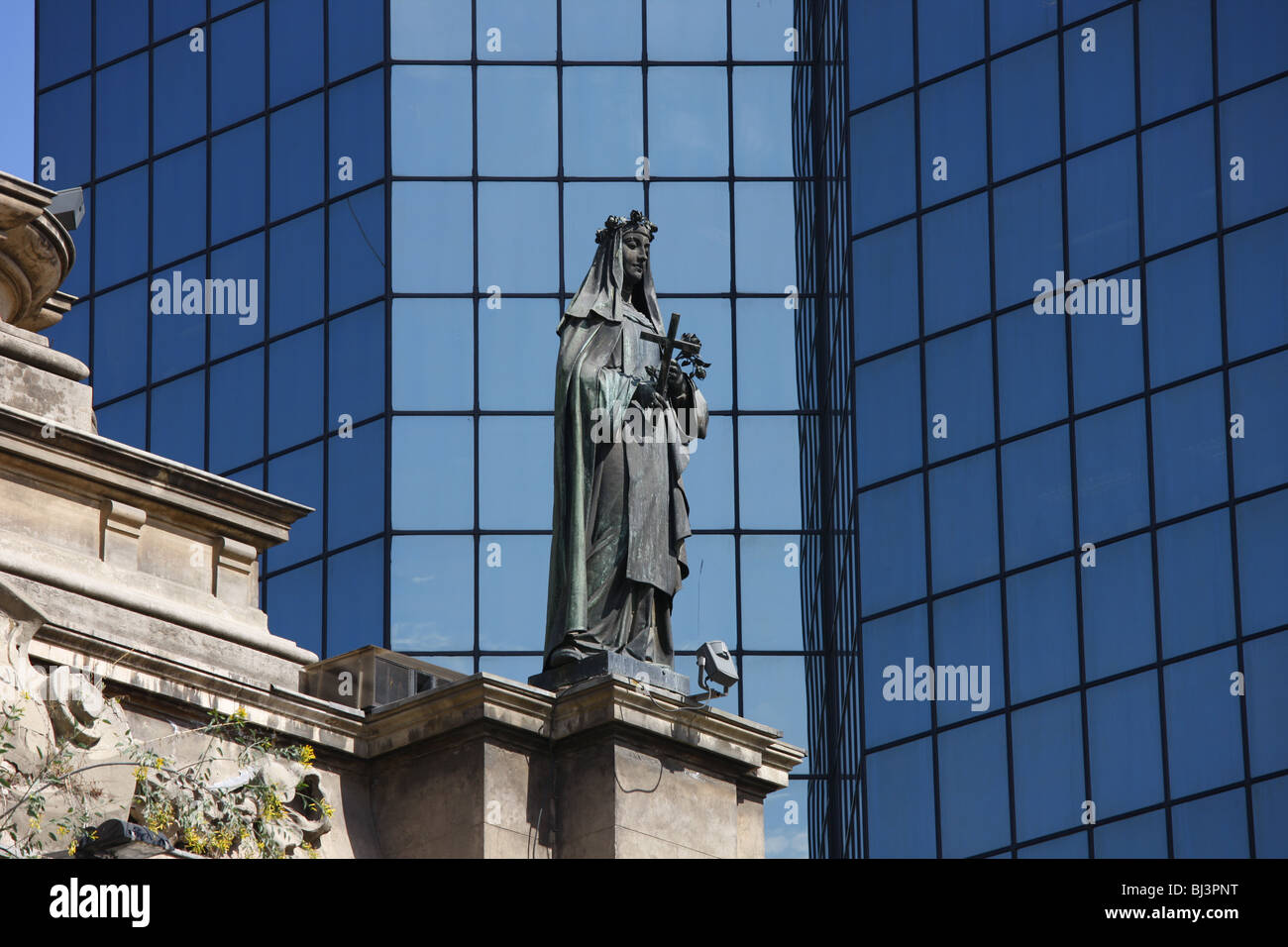 Skulptur an der Kathedrale, Plaza de Armas, Santiago de Chile, Chile, Südamerika Stockfoto