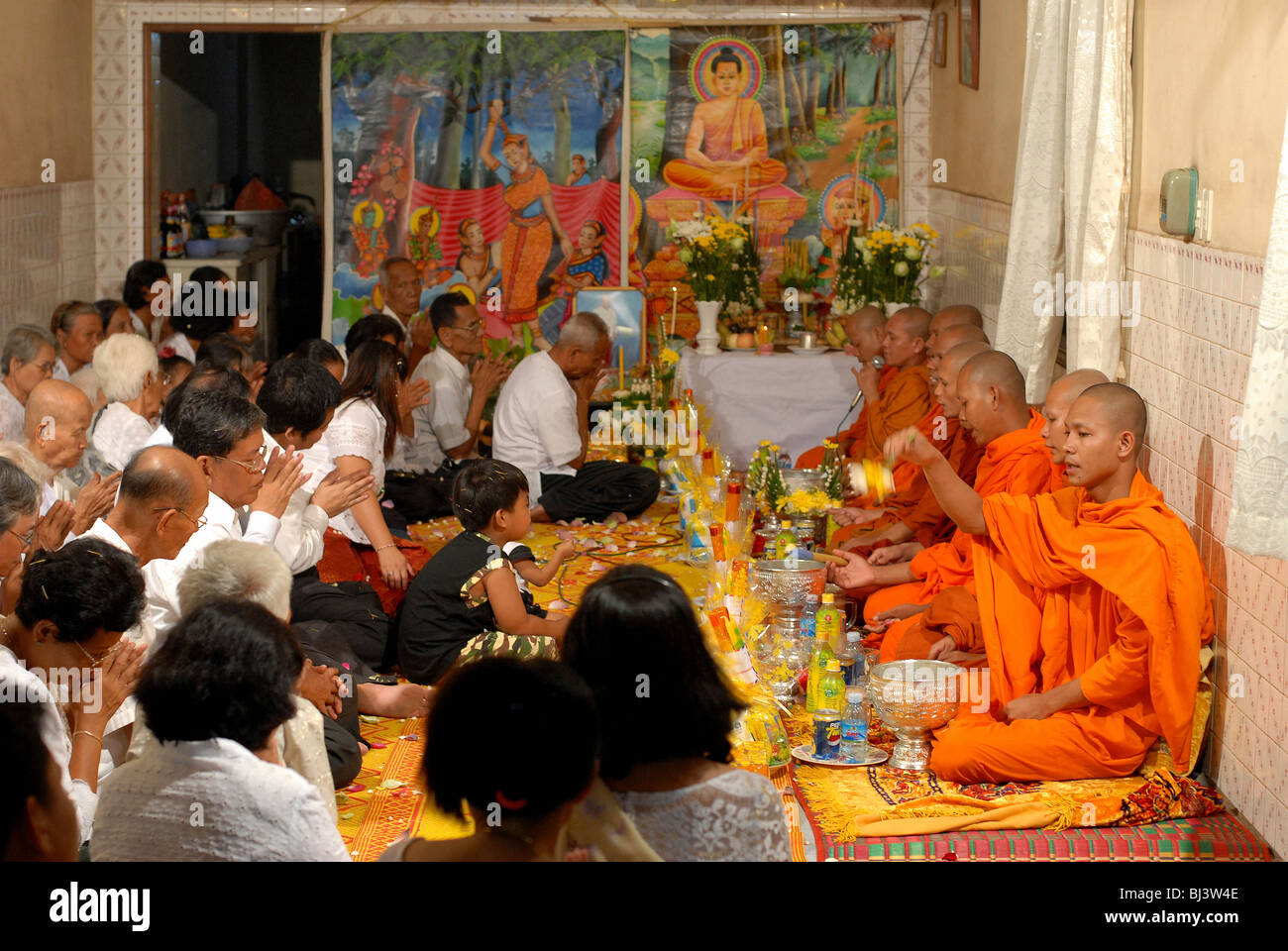 Buddhistische Trauer Zeremonie in einer wohlhabenden Familie, Phnom Penh, Kambodscha Stockfoto