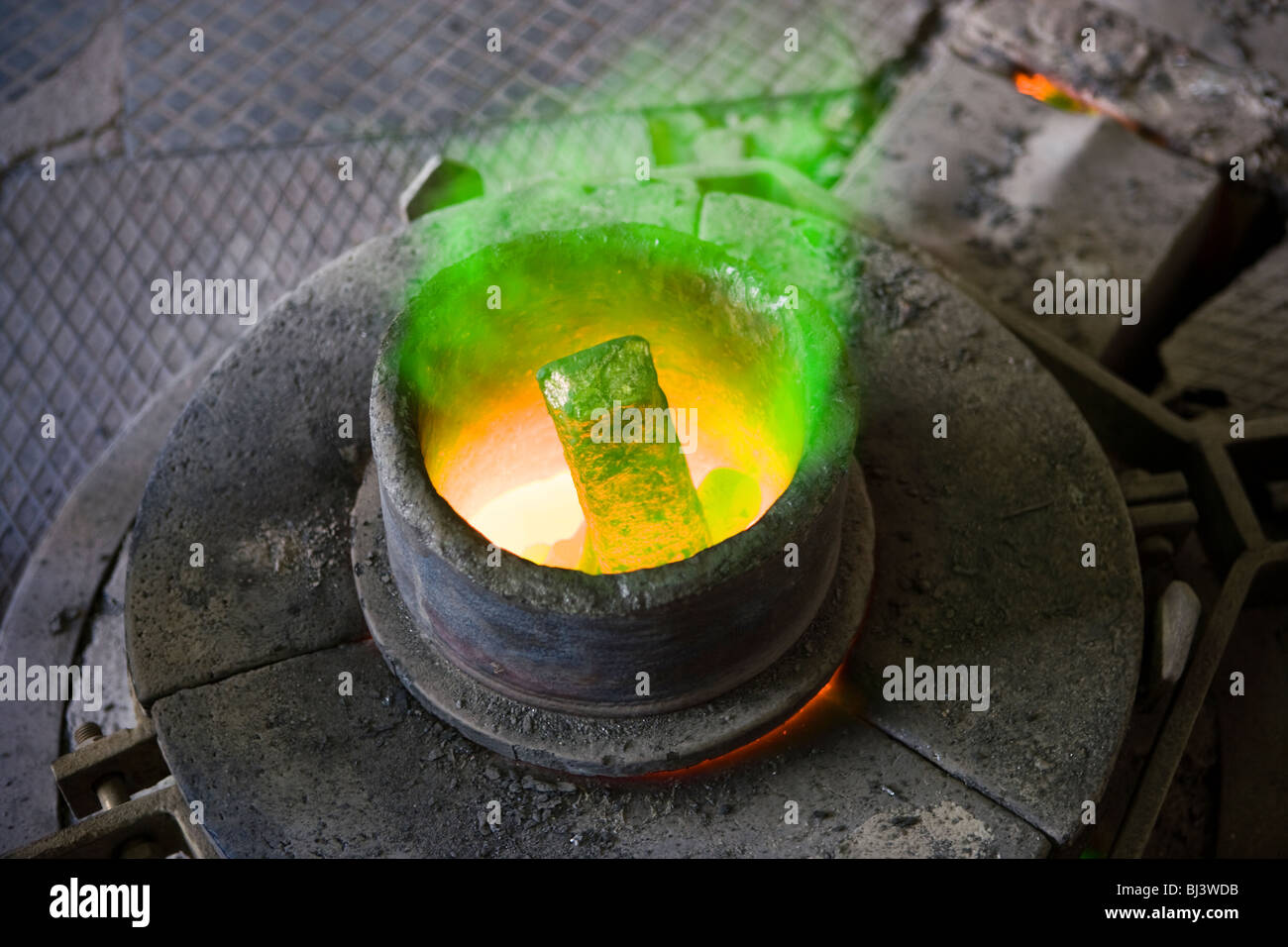 Arbeiter in einer Kunstgiesserei, Wiesbaden, Deutschland Stockfoto
