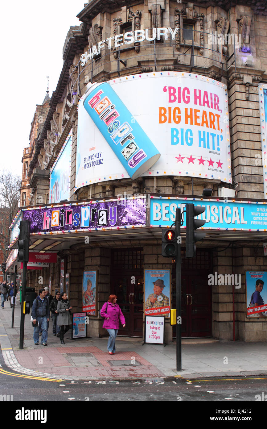 Londoner Shaftesbury Theatre zeigt das Musical anzeigen Hairspray in Shaftesbury Avenue 2010 Stockfoto