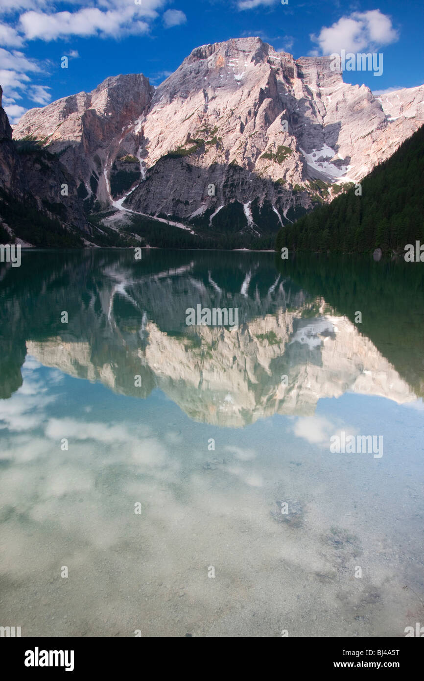 Pragser Wildsee mit Mt Seekofel, Südtirol, Italien, Europa Stockfoto