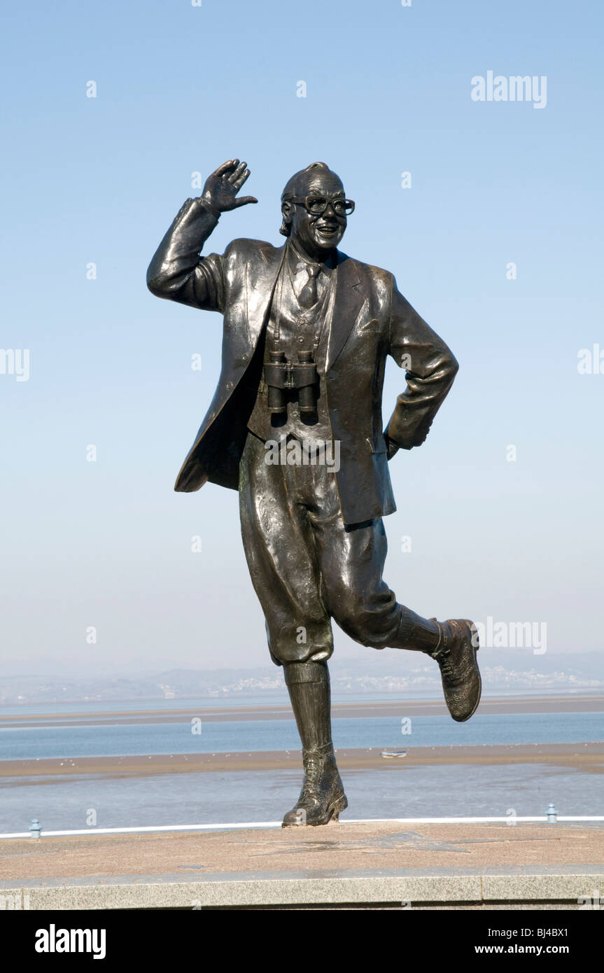 Eric Morecombe Statue auf Morecombe Bay Strand Lancashire uk Komiker Comedy Ernie wise doppelte handeln Bronze Denkmal Stockfoto