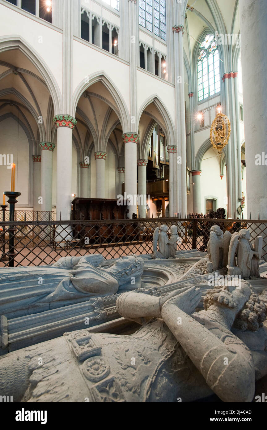 Grab des Grafen Gebhard I. von Jülich (+ 1360) und seine Frau Margarete von Berg Und Ravensberg (+ 1389) im Altenberger Dom Stockfoto