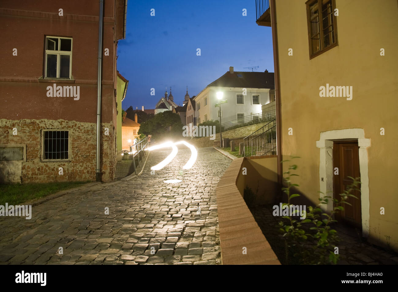 Beleuchtete Judenstadt in Trebic (Moravia, Tschechien). UNESCO-Schutzgebiet. Stockfoto