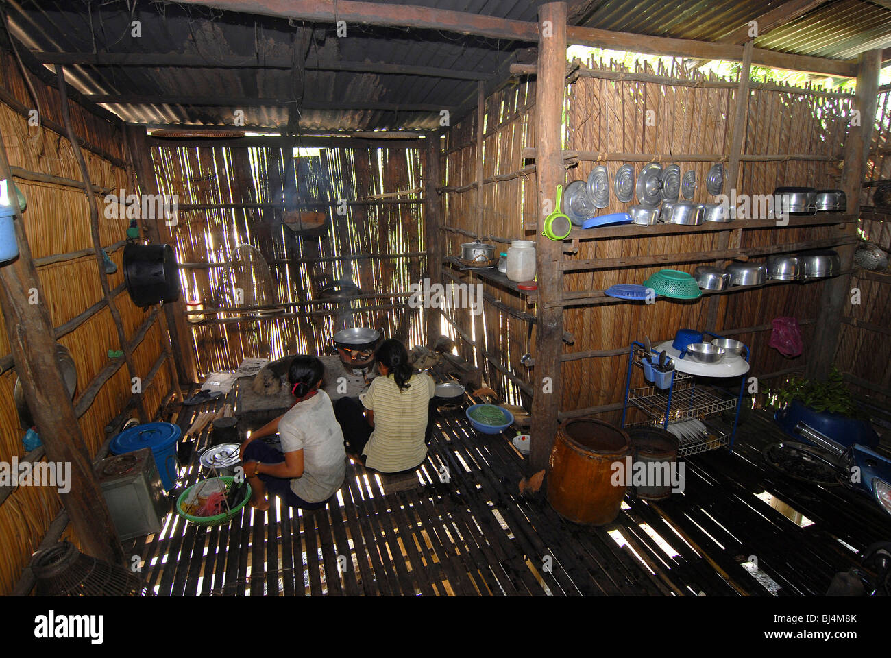 Küche in einer Hütte, Phum Chikha, Kambodscha Stockfoto