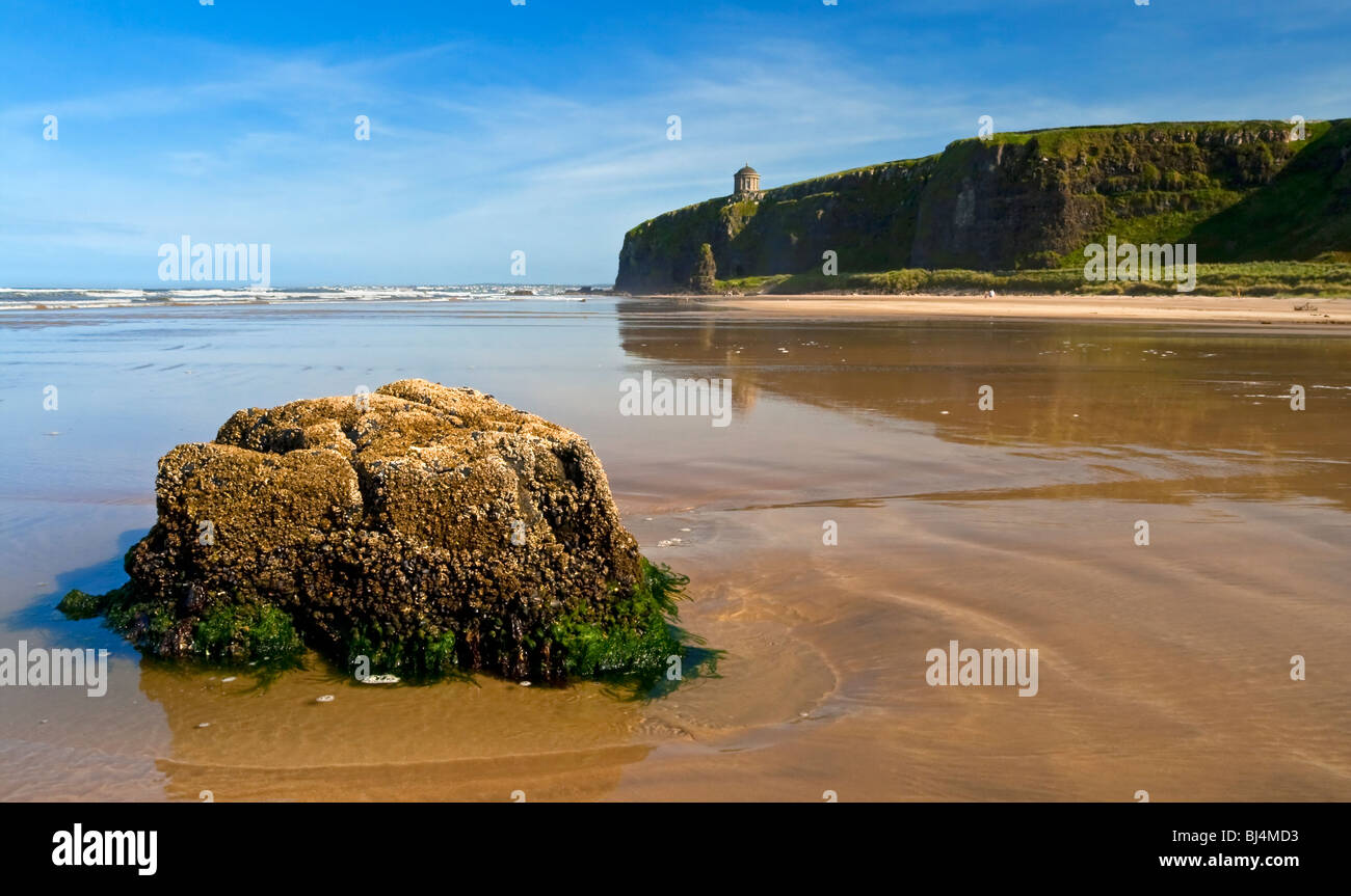 Der Strand von Abfahrt nach Osten in Richtung Mussenden Temple auf der Klippe County Londonderry-Nordirland Stockfoto