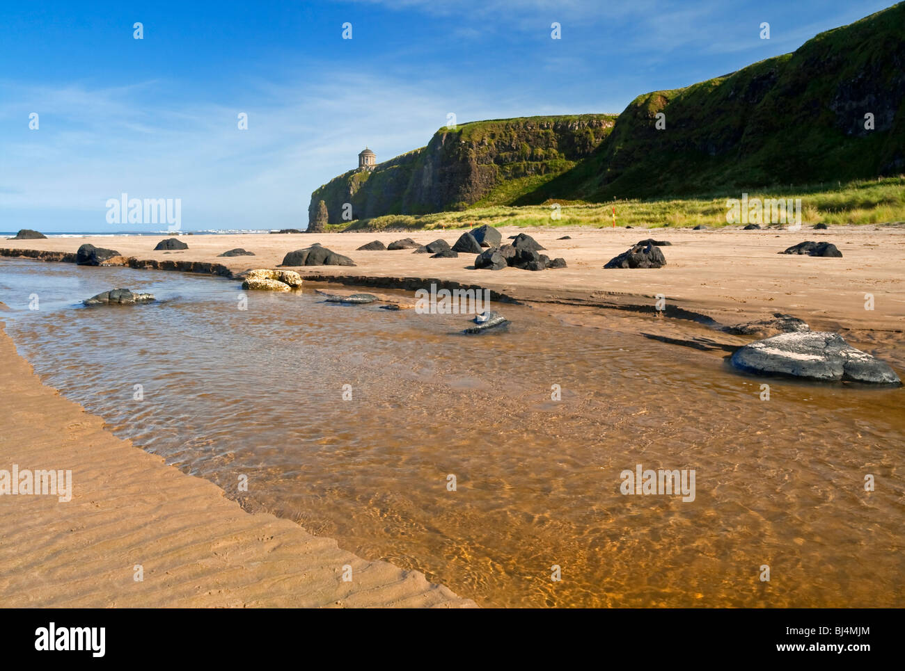 Der Strand von Abfahrt nach Osten in Richtung Mussenden Temple auf der Klippe County Londonderry-Nordirland Stockfoto