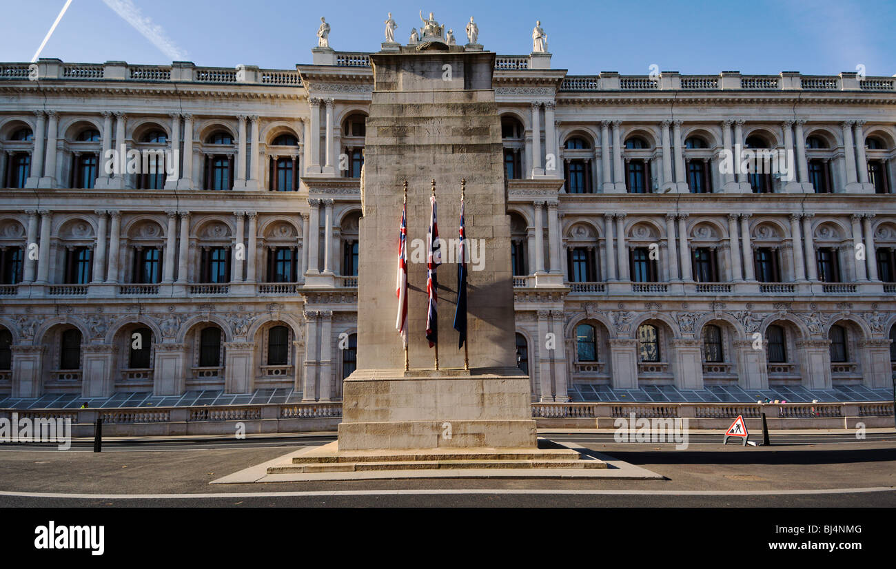 Das Kenotaph ersten Weltkrieg-Denkmal für das gefallene außen HM Foreign and Commonwealth Office London England UK Stockfoto