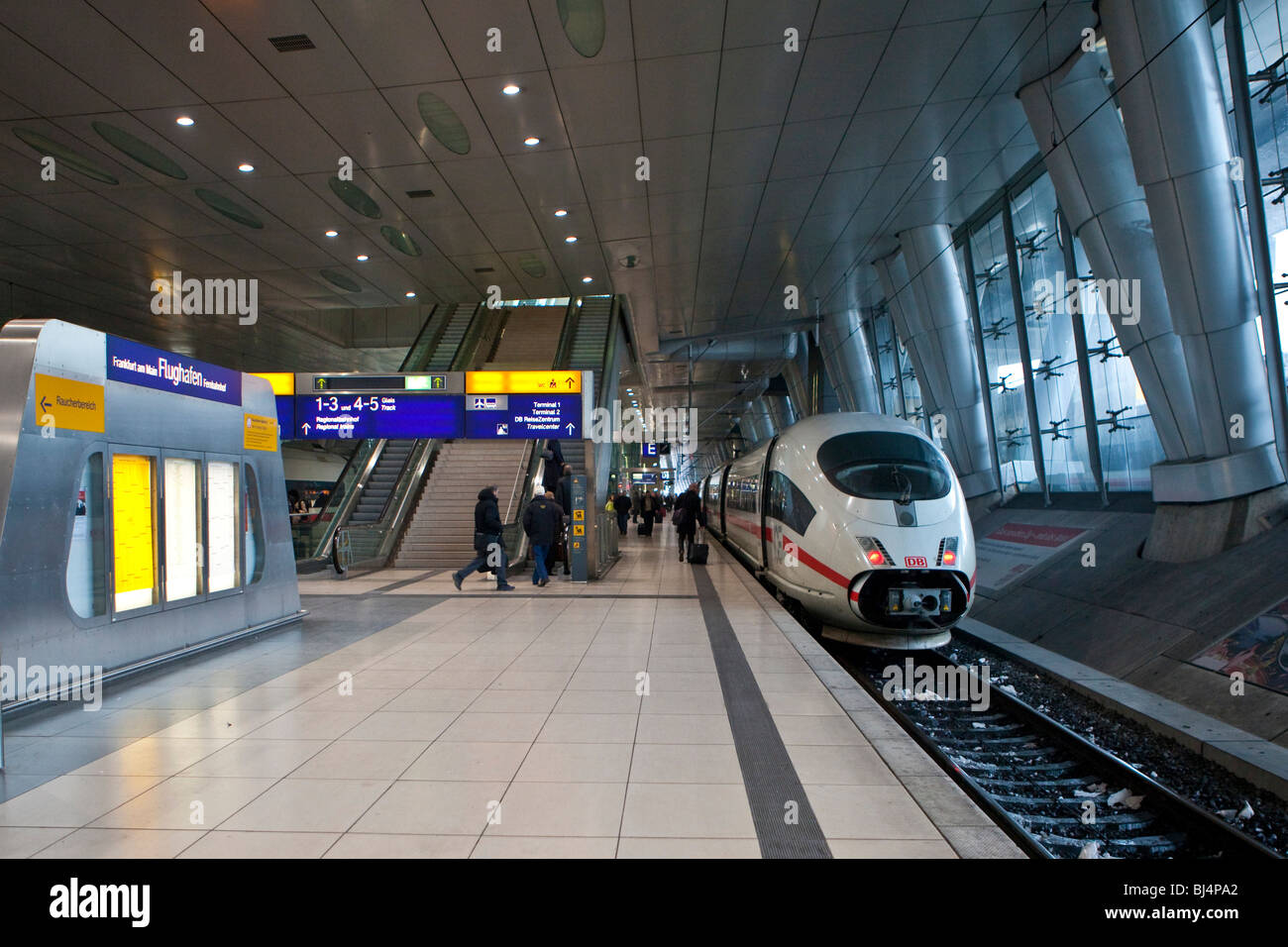 Frankfurt Flughafen Fernbahnhof Terminal 1 Oder 2 www.alamy.de
