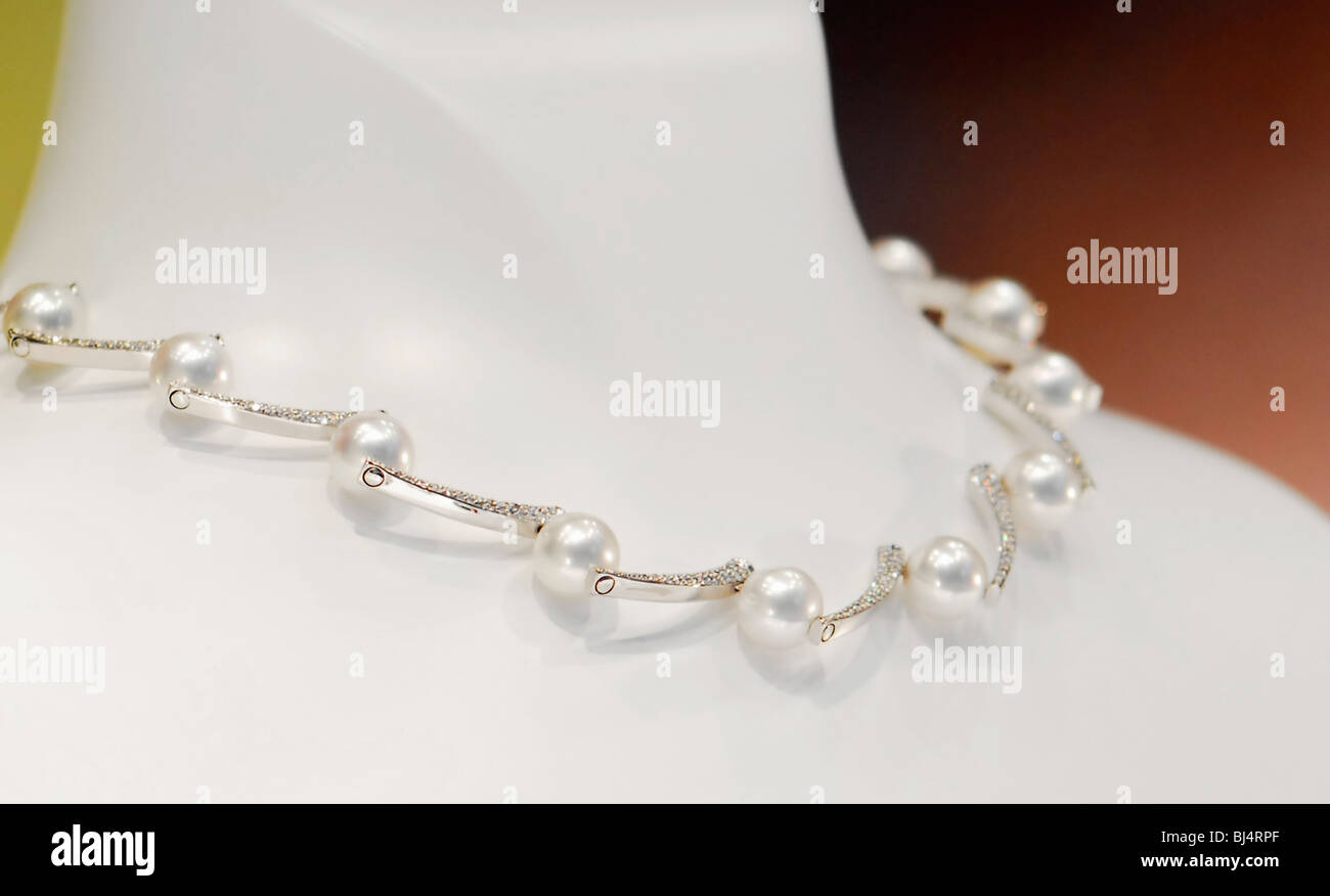 Perle und Diamant-Halskette Stockfoto