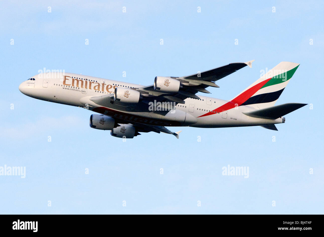 Emirates Airbus A380 heraus klettern aus nehmen Sie am Flughafen London Heathrow Stockfoto