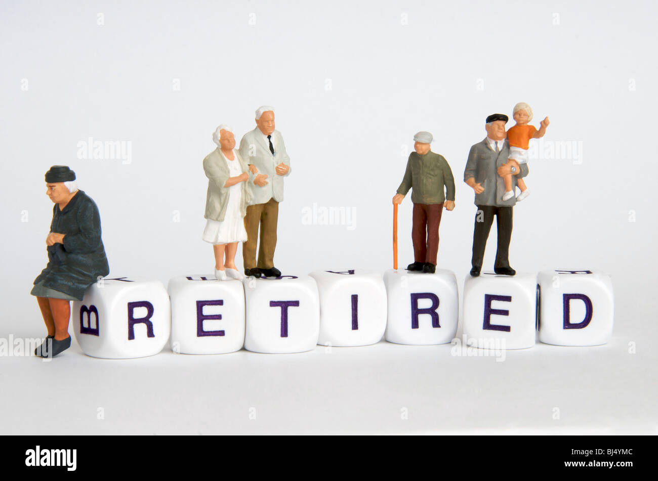 Rentner-Konzept - Rentner, ältere Menschen, mit dem Wort "Ruhestand". Stockfoto