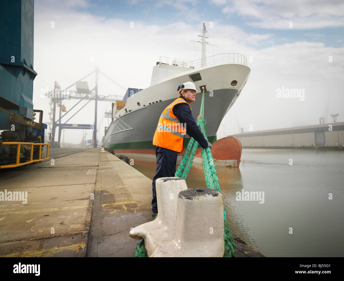 Container ship worker Fotos und Bildmaterial in hoher Auflösung Alamy
