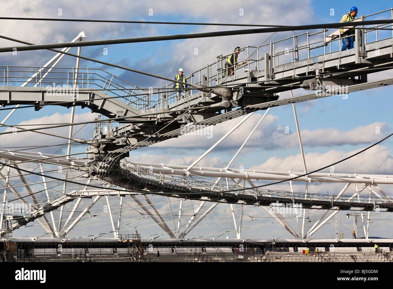 Arbeiter am Olympiastadion Standort in Stratford, London. Stockfoto