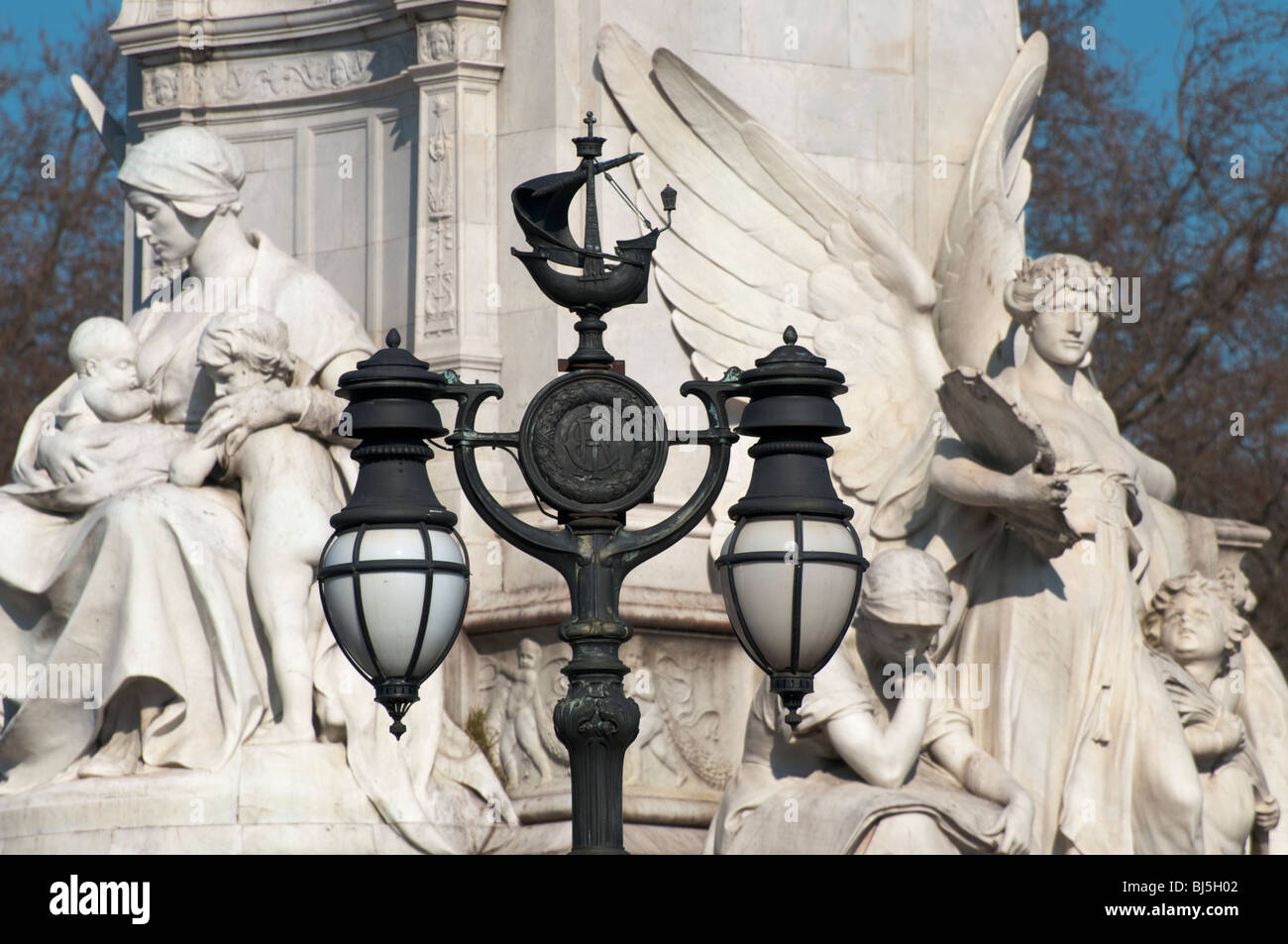 Lampe, Straßenseite Buckingham Palace Stockfoto