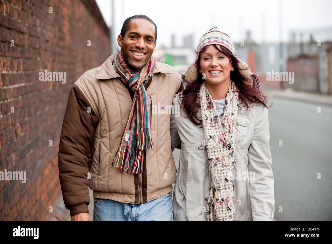 Interracial Paar Schwarzer Mann Und Weiße Frau Einher Voll Modell VerÖffentlicht