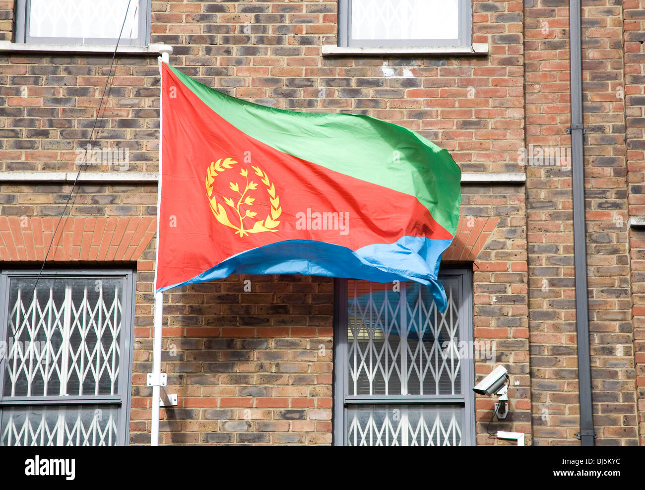 Flagge von außen eritreische Botschaft, London Stockfoto