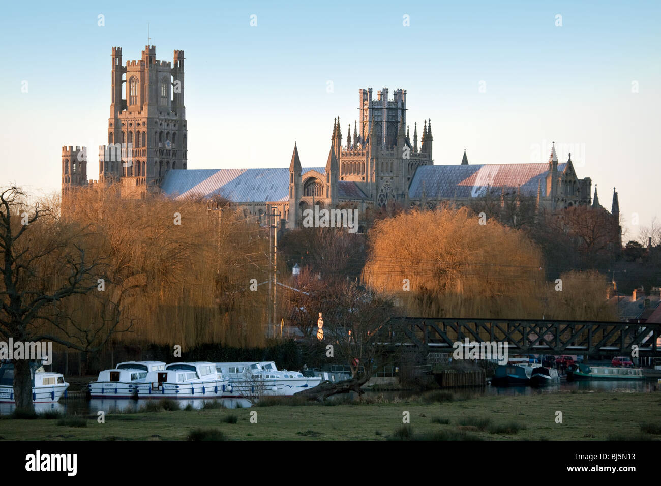 Ely Kathedrale bei Sonnenuntergang, Ely, Cambridgeshire, Großbritannien Stockfoto