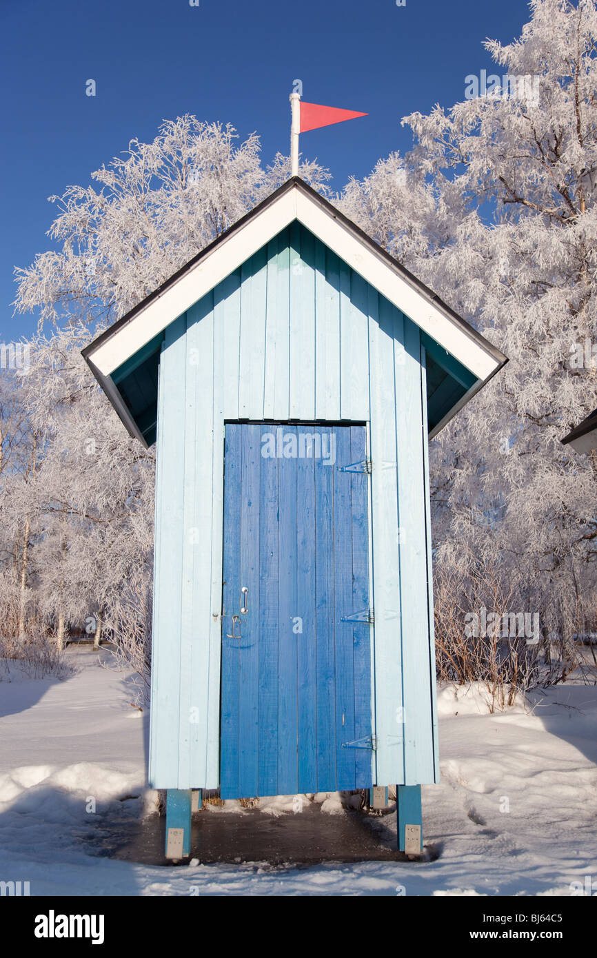 Blau, die Umkleidekabine am Strand im Winter, Finnland Stockfoto