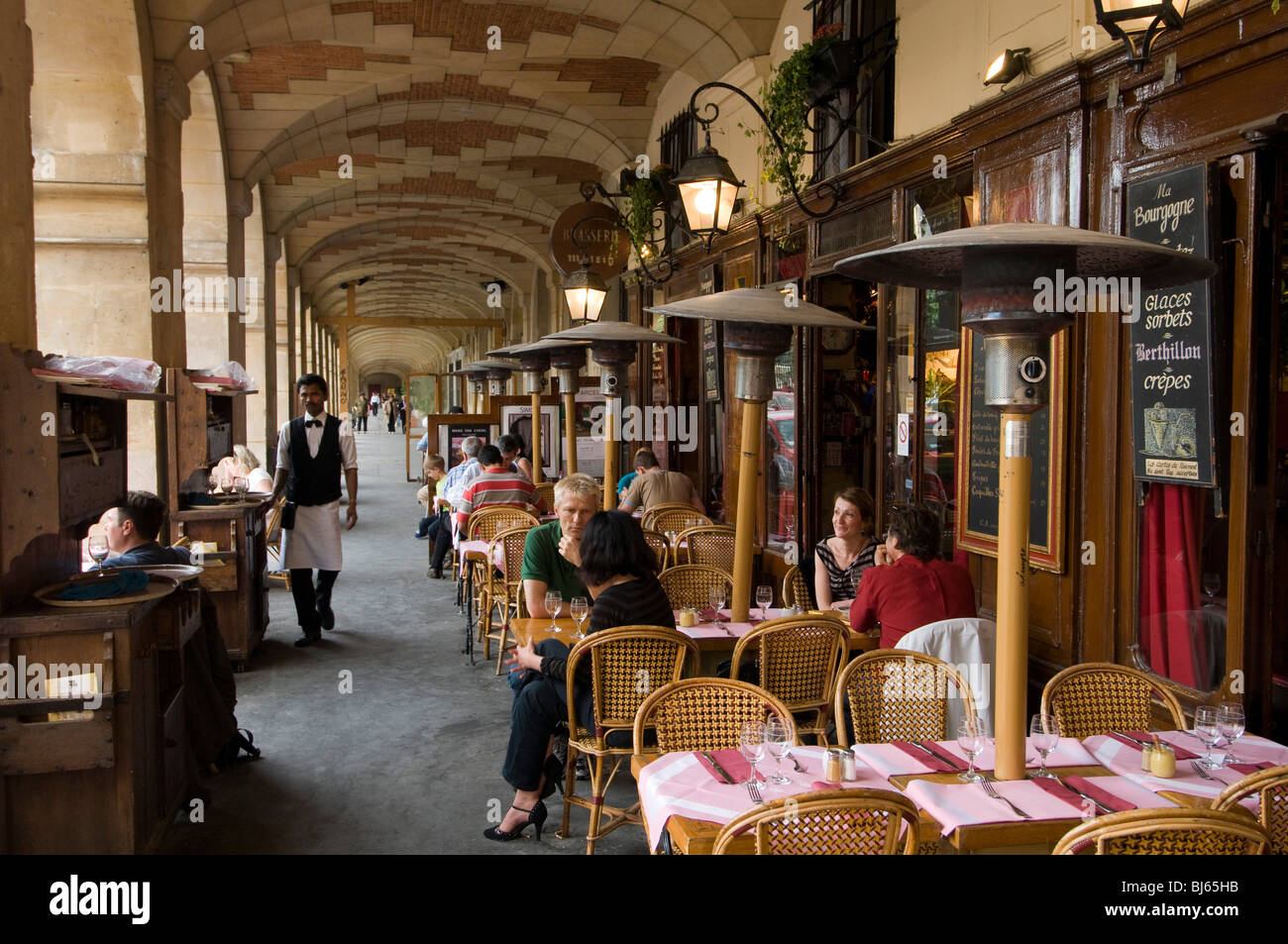 Place des Vosges, Marais-Viertel, Paris, Frankreich. Stockfoto