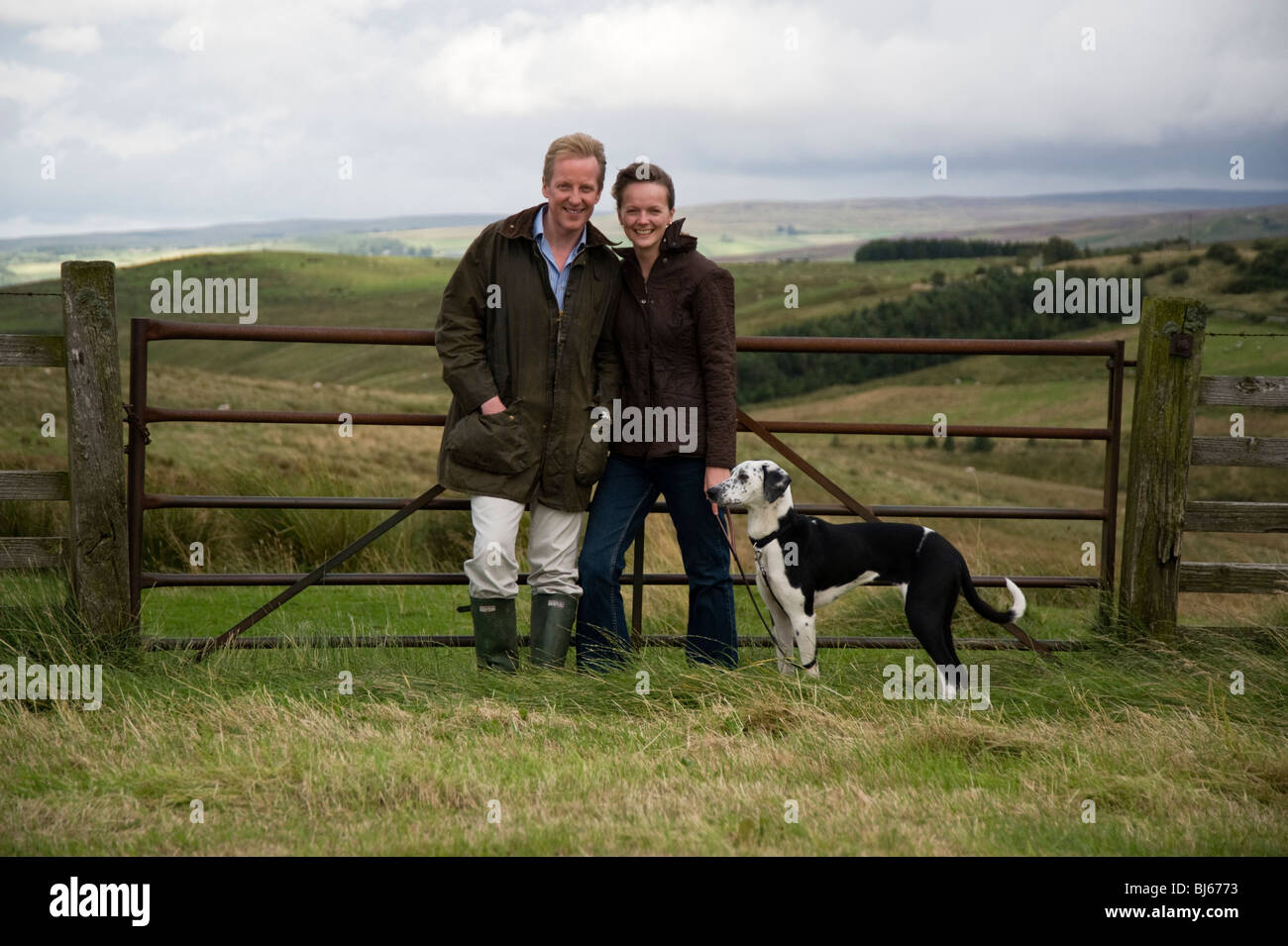 Ehepaar mit Hund genießen ihr Land Lebensstil, Cumbria, uk Stockfoto