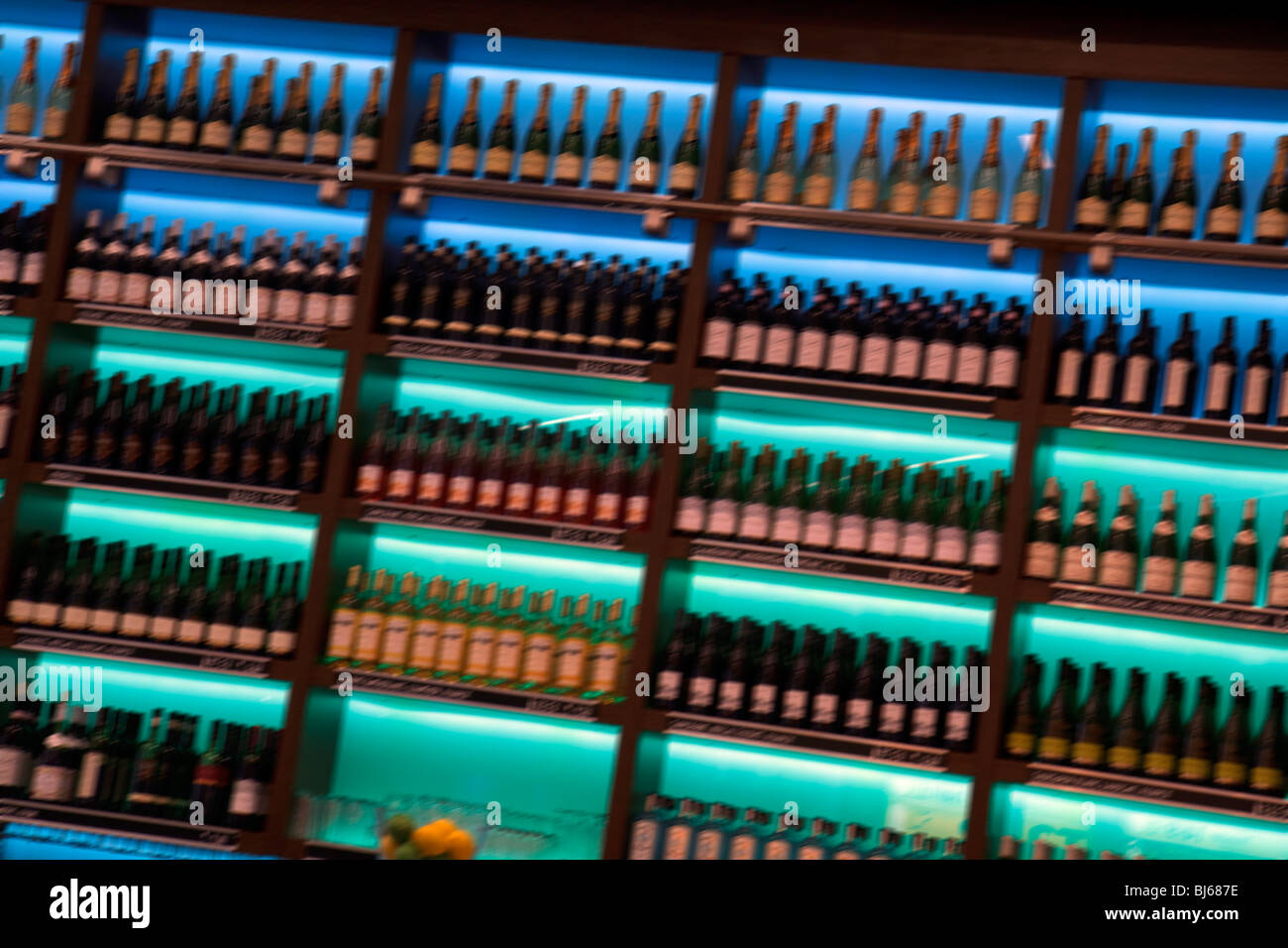 Blauen verschwommenen Flaschen Hintergrund Stockfoto