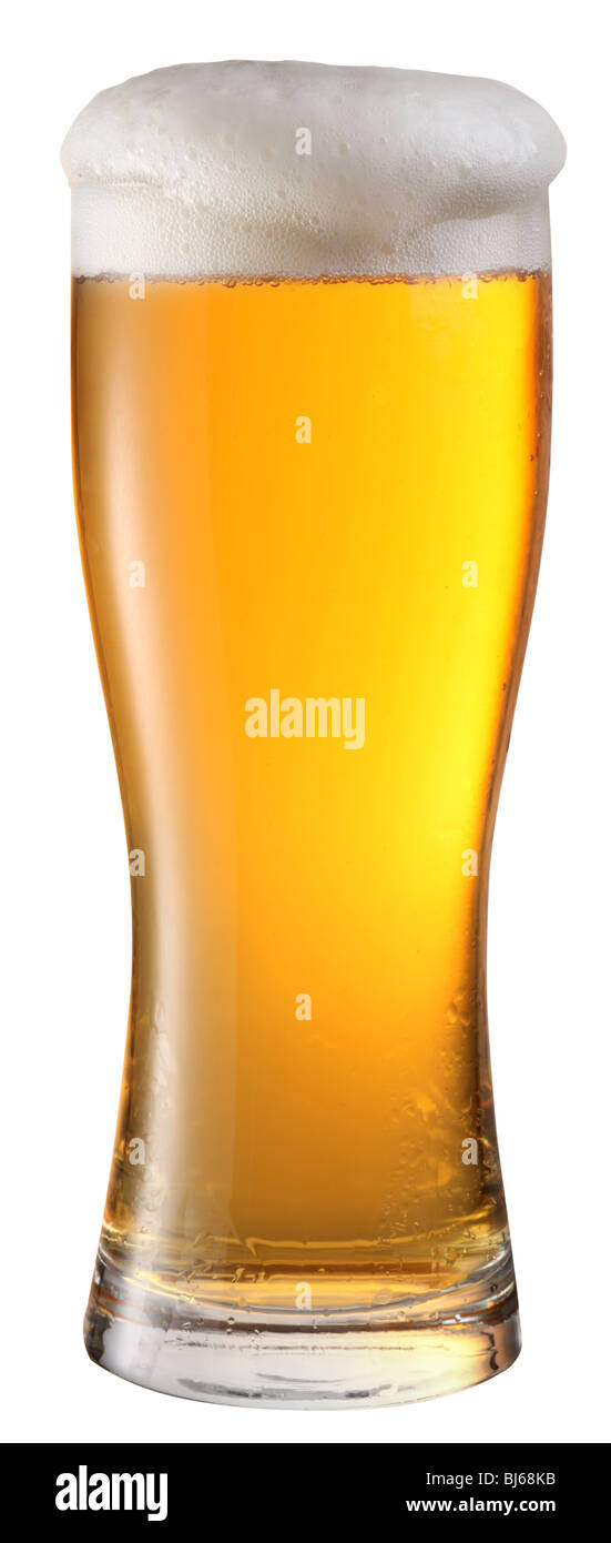 Glas Bier auf weißem Hintergrund Stockfoto